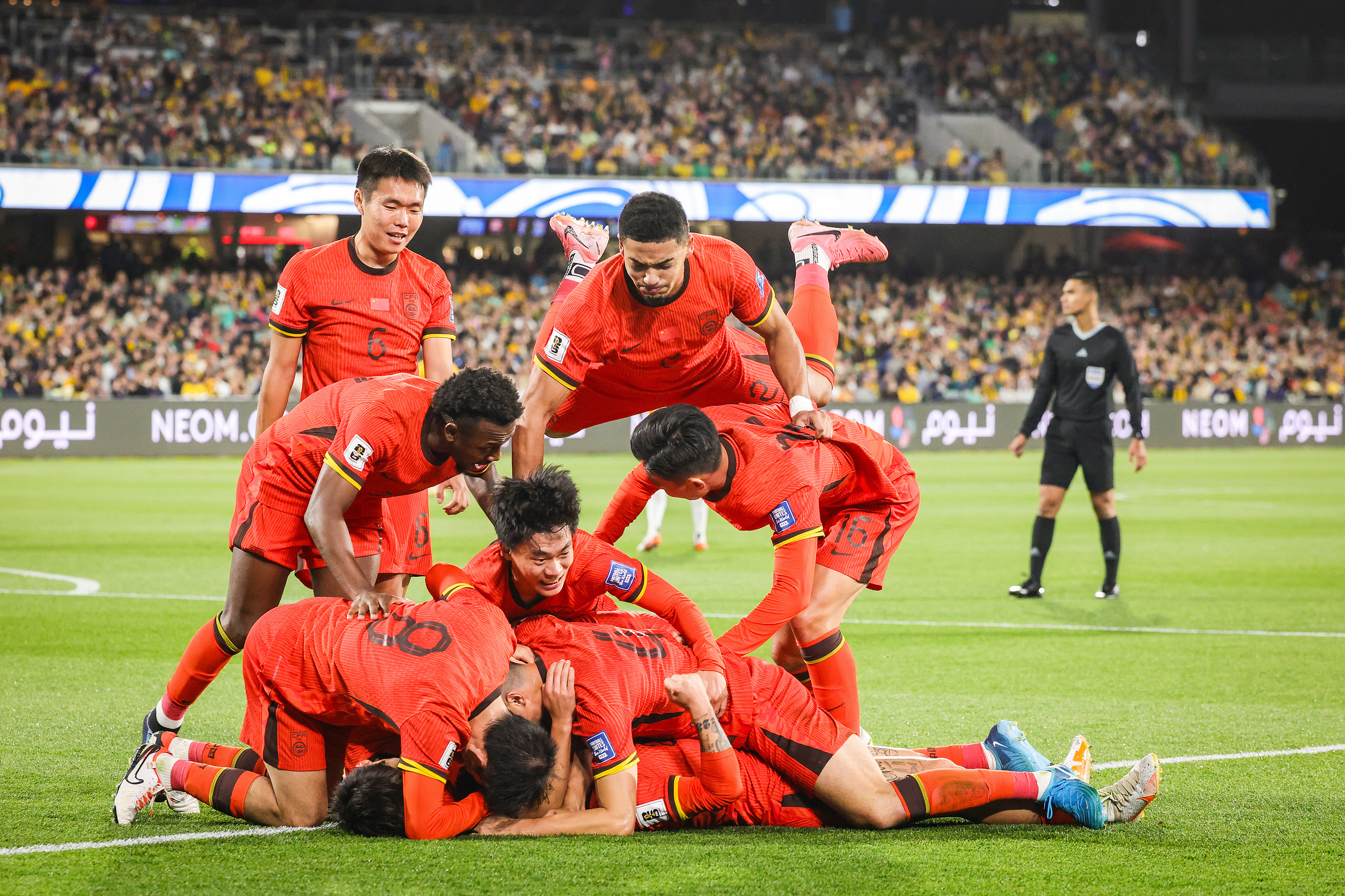 中国队绝杀瑞典队,张继科点燃赛场 中国队绝杀瑞典队,张继科点燃赛场