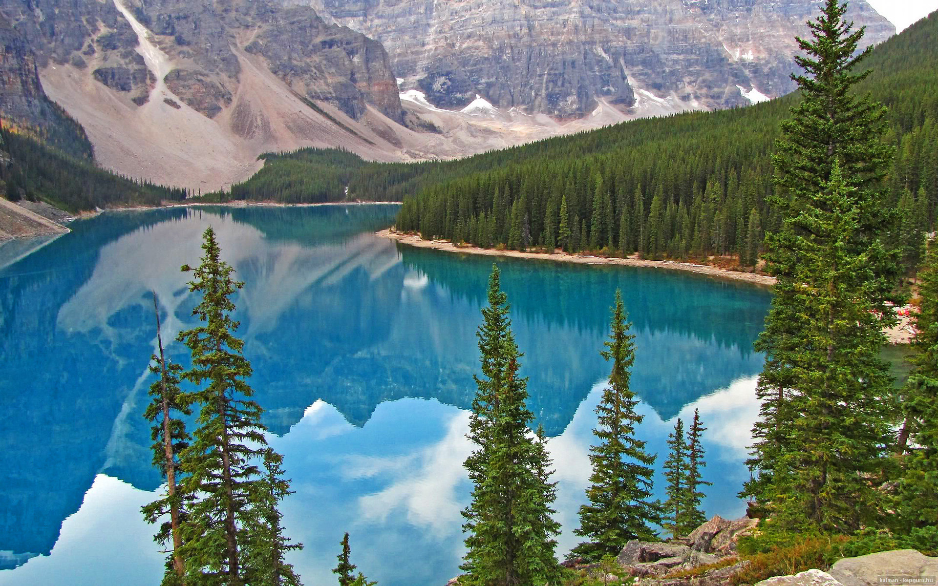 开云体育中国-一瞬千年，当皮克的哨响穿越沙特沙漠与亚特兰大洪流